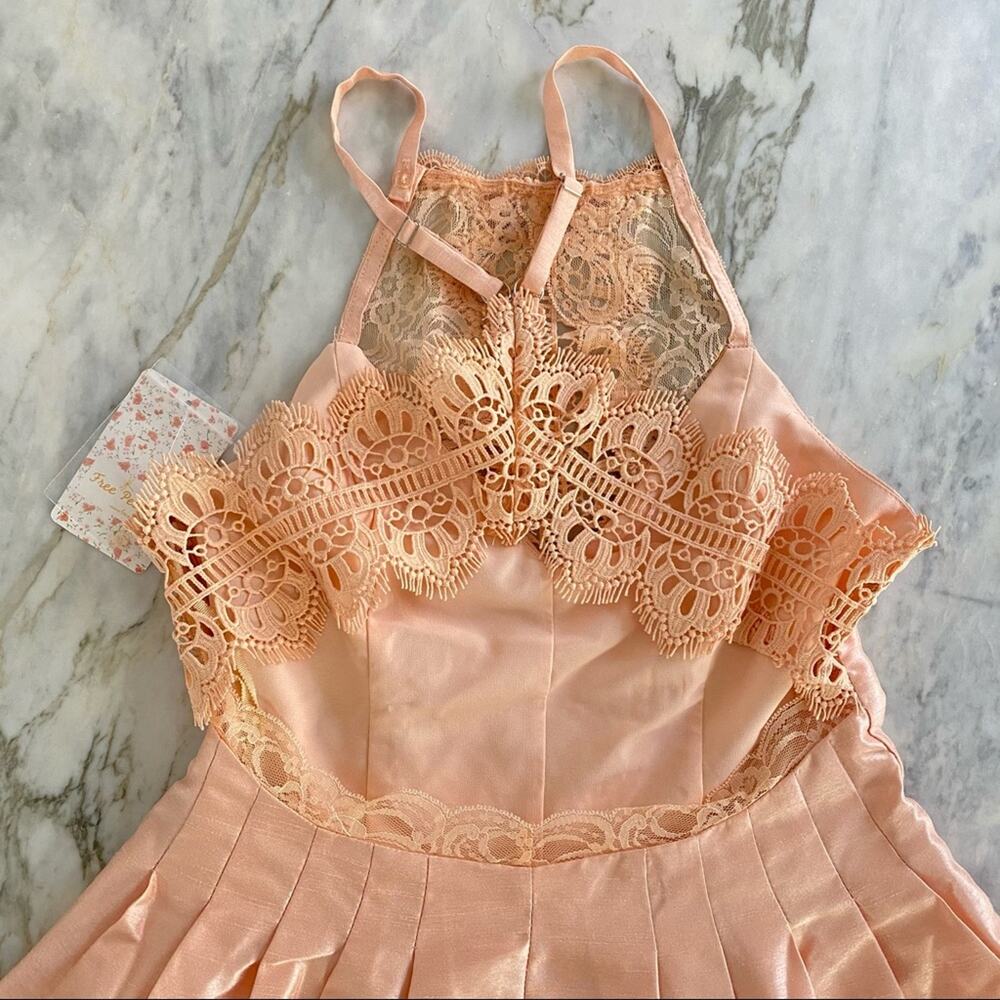 FREE PEOPLE $250 Heart to Heart Crochet Lace Trim Dress Romper Petal Pink Size 2 - Picture 11 of 15